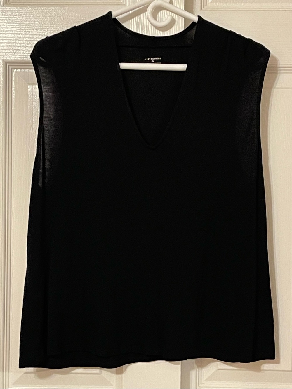 14th & Union Black Sleeveless V-Neck Tank